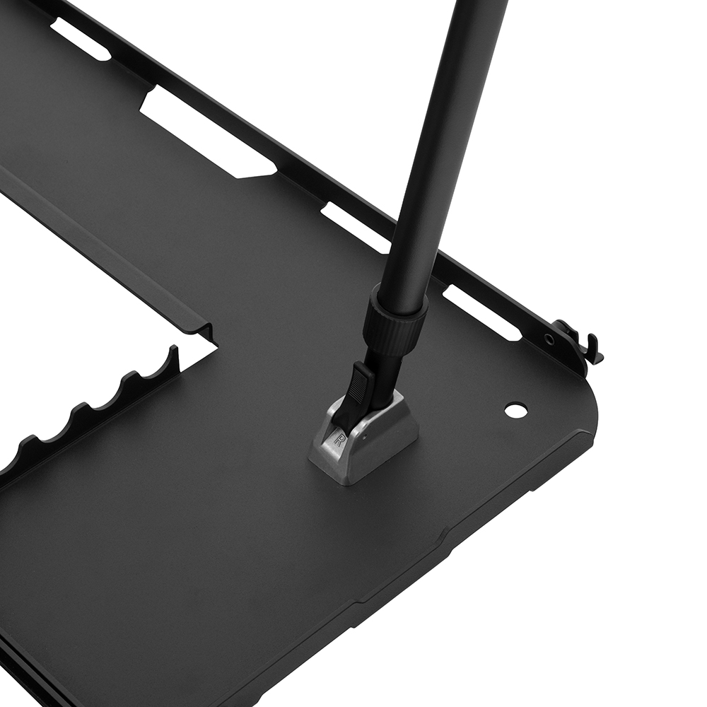 取り外した脚は背面に収納可能