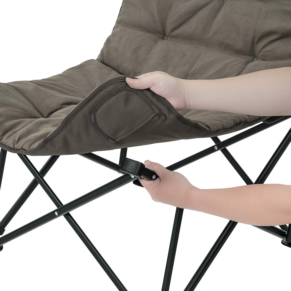 差し込むだけ、簡単に座面を固定