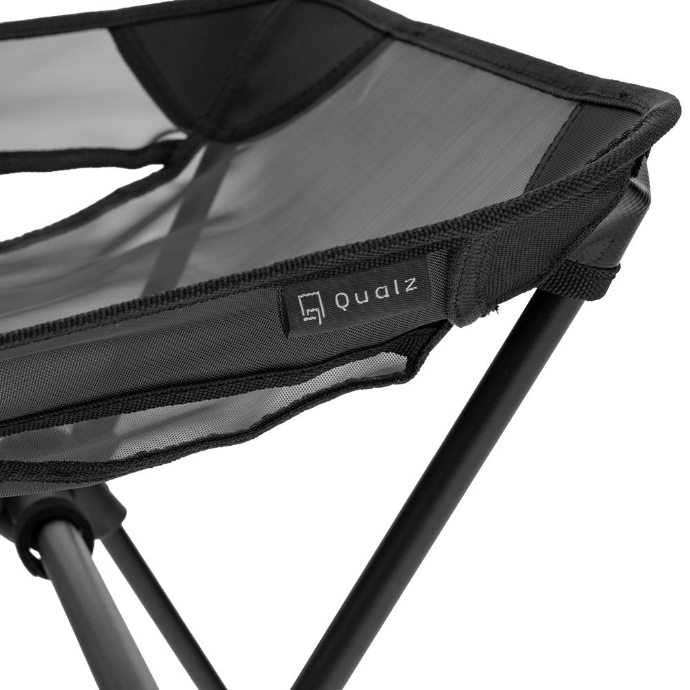 差し込むだけ、簡単に座面を固定